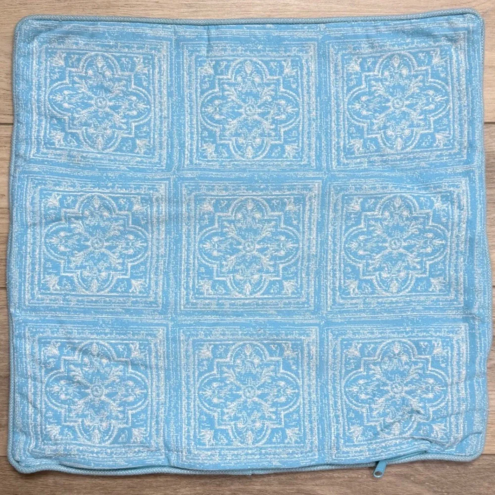 Restoration Hardware 20x20 Outdoor Pillow Cover Pool Blue‎ Medallion Square